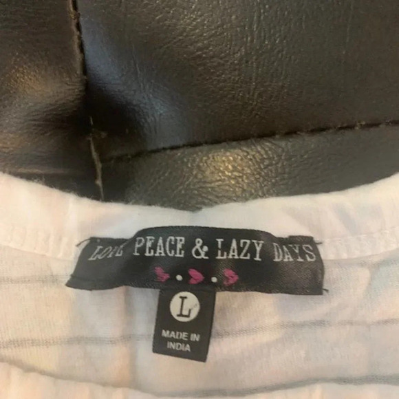 Love Peace & Lazy Days rainbow white t-shirt L EUC - Picture 3 of 3